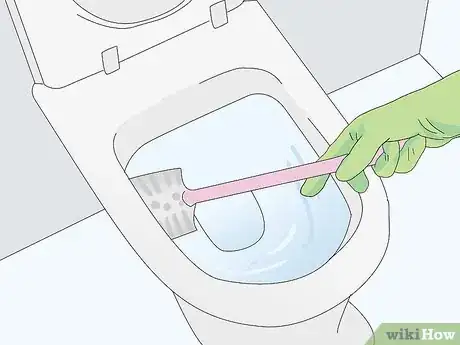 Image intitulée Clean a Stained Toilet Bowl Step 3