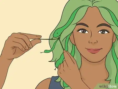 Image intitulée Make a Medusa Costume Step 4.jpeg