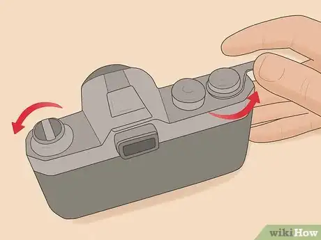 Image intitulée Use Almost Any 35mm Film Camera Step 3