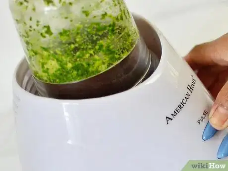 Image intitulée Lighten Your Hair Without Bleach Step 4