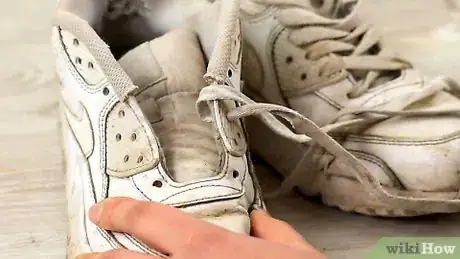 Image intitulée Wash White Air Force Ones Step 1
