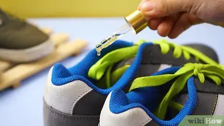 Image intitulée Freshen Smelly Shoes Step 8