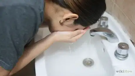 Image intitulée Apply Simple Every Day Makeup Step 1.png