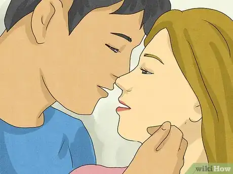 Image intitulée What Does It Mean when Someone Holds Your Face While Kissing Step 6
