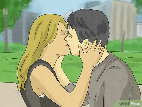 Image intitulée What Does It Mean when Someone Holds Your Face While Kissing Step 5