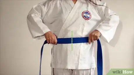 Image intitulée Tie a Karate Belt Step 14