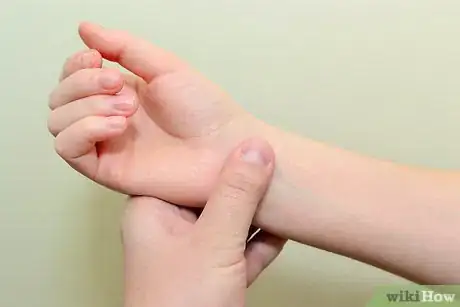 Image intitulée Strap an Elbow Step 15