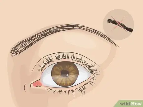 Image intitulée Curl Your Eyelashes Without an Eyelash Curler Step 13