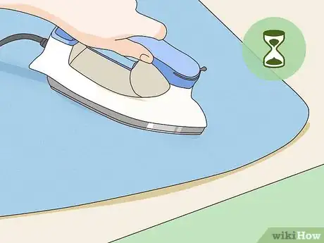 Image intitulée Repair a Moth Hole Step 2