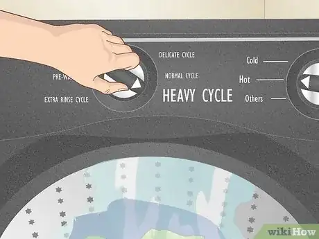 Image intitulée Wash Your Clothes With Dish Liquid Step 4