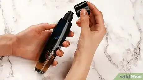 Image intitulée Refill a Perfume Travel Bottle Step 1