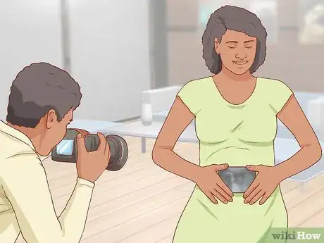 Image intitulée Take Maternity Photos Step 15