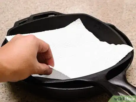 Image intitulée Care for a Cast Iron Skillet Step 4