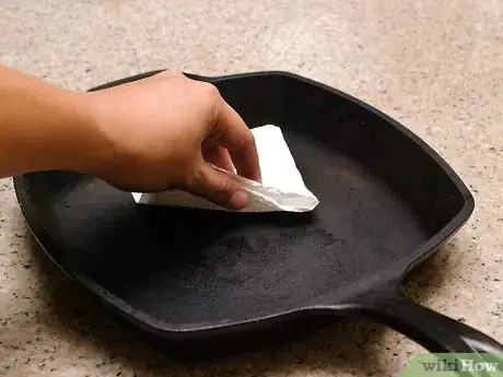 Image intitulée Care for a Cast Iron Skillet Step 9