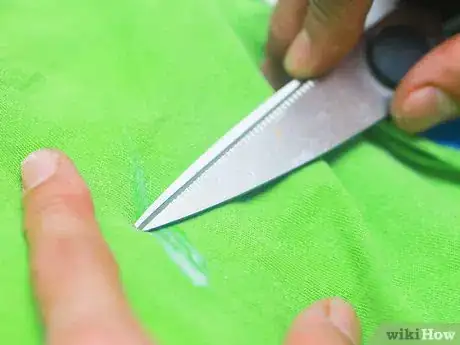 Image intitulée Remove Caulking Stains from Clothes Step 6