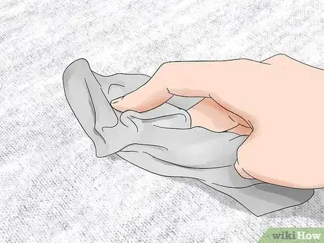 Image intitulée Get Vaseline Out of Clothes Step 15