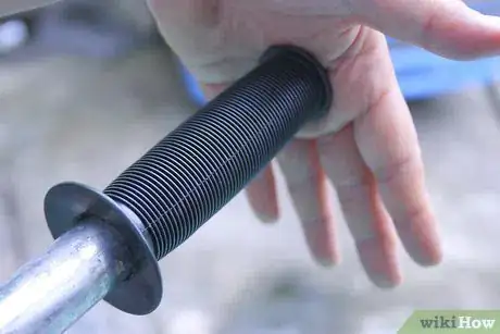 Image intitulée Install a New Handlebar Grip Step 5