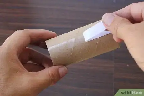 Image intitulée Make Christmas Crackers Step 5