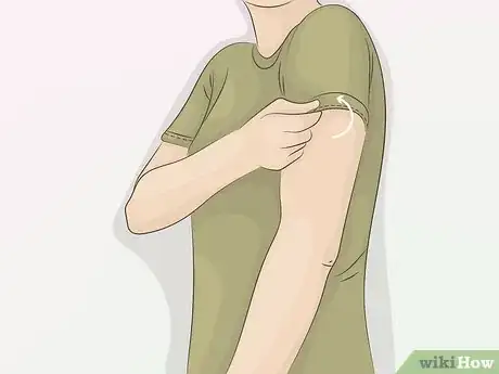 Image intitulée Roll Up Shirt Sleeves Step 10