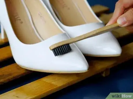 Image intitulée Make Glitter Shoes Step 5