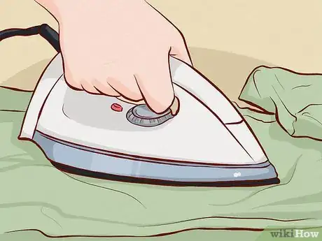 Image intitulée Avoid Clothes Creasing During Wear Step 2