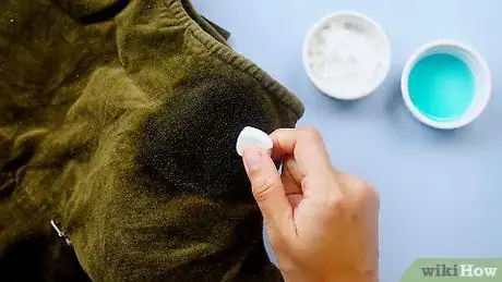 Image intitulée Get Oil Out of Suede Step 12