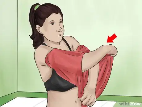 Image intitulée Take off a Shirt Step 8