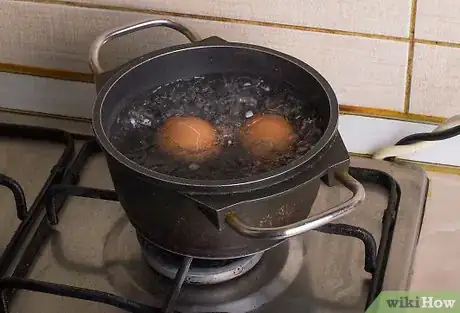 Image intitulée Know if Hard Boiled Eggs Are Done Step 1