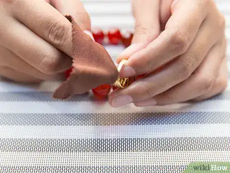 Image intitulée Clean Amber Jewelry Step 6