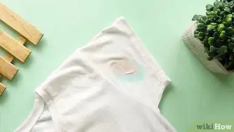 Image intitulée Remove Lipstick from Clothes Step 14