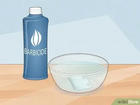 Image intitulée What Can You Use to Clean Your Clipper Blades Step 3