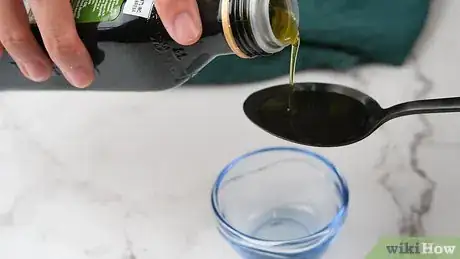 Image intitulée Use Olive Oil on Your Face Step 1
