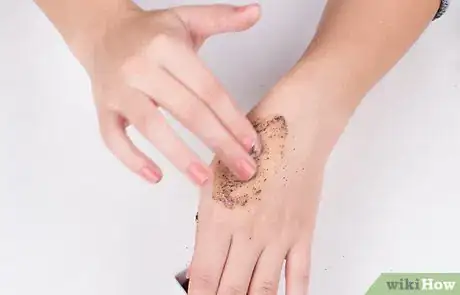 Image intitulée Remove the Smell of Bleach from Your Hands Step 6