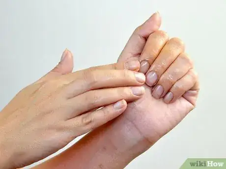 Image intitulée Use Coconut Oil on Your Hair and Skin Step 26
