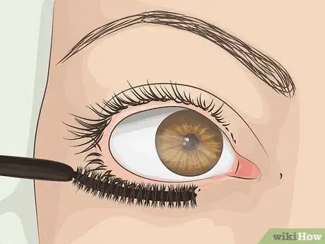 Image intitulée Curl Your Eyelashes Without an Eyelash Curler Step 12