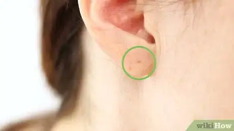 Image intitulée Put Earrings In Step 4