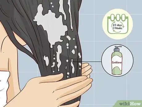 Image intitulée Go from Black Hair to Bright Blonde Step 1