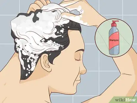 Image intitulée Go from Black Hair to Bright Blonde Step 2