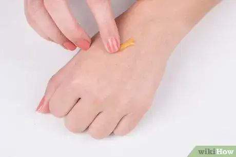 Image intitulée Remove the Smell of Bleach from Your Hands Step 8