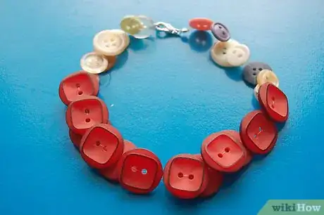 Image intitulée Make Button Necklace Intro