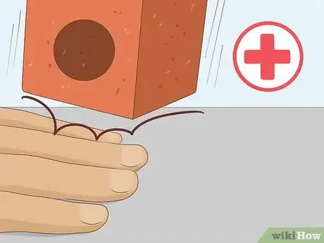 Image intitulée Heal Damaged Nails Step 3