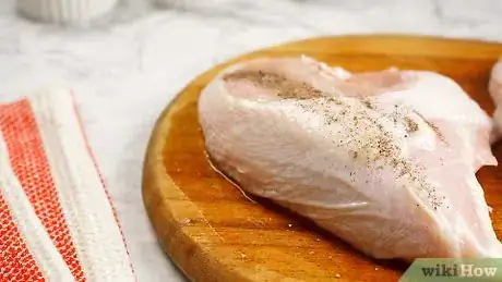Image intitulée Season Chicken Step 17
