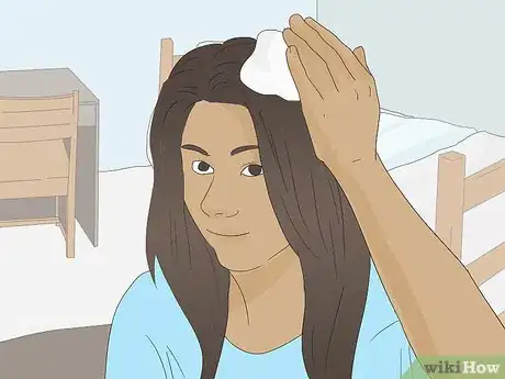 Image intitulée Hide Your Scalp when Parting Thin Hair Step 2