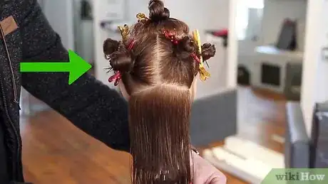 Image intitulée Cut the Back of a Bob Haircut Step 9
