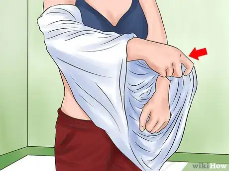 Image intitulée Take off a Shirt Step 9