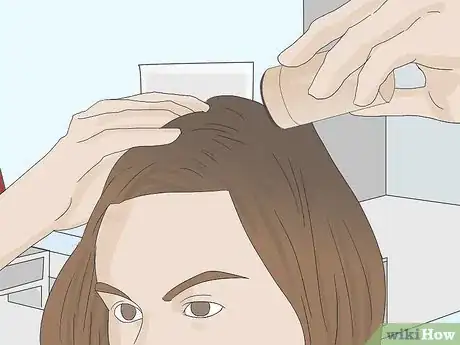 Image intitulée Hide Your Scalp when Parting Thin Hair Step 4