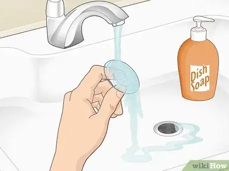 Image intitulée Get Suction Cups to Stick Step 4