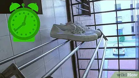 Image intitulée Clean White Canvas Shoes Step 13