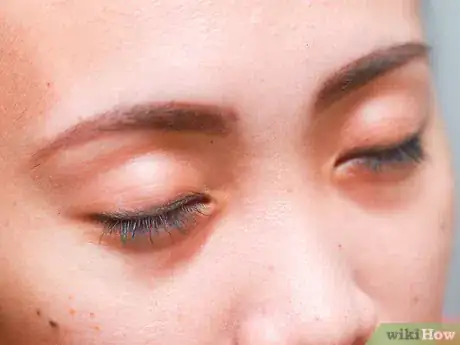 Image intitulée Use Eyeshadow as Eyeliner Step 7