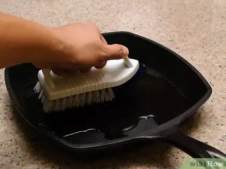 Image intitulée Care for a Cast Iron Skillet Step 6